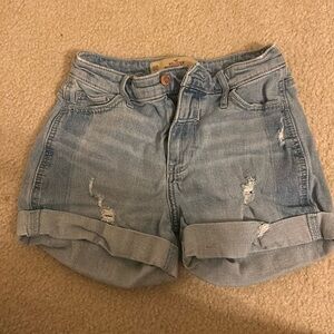 Hollister High Rise Boyfriend Short, 00, W23
